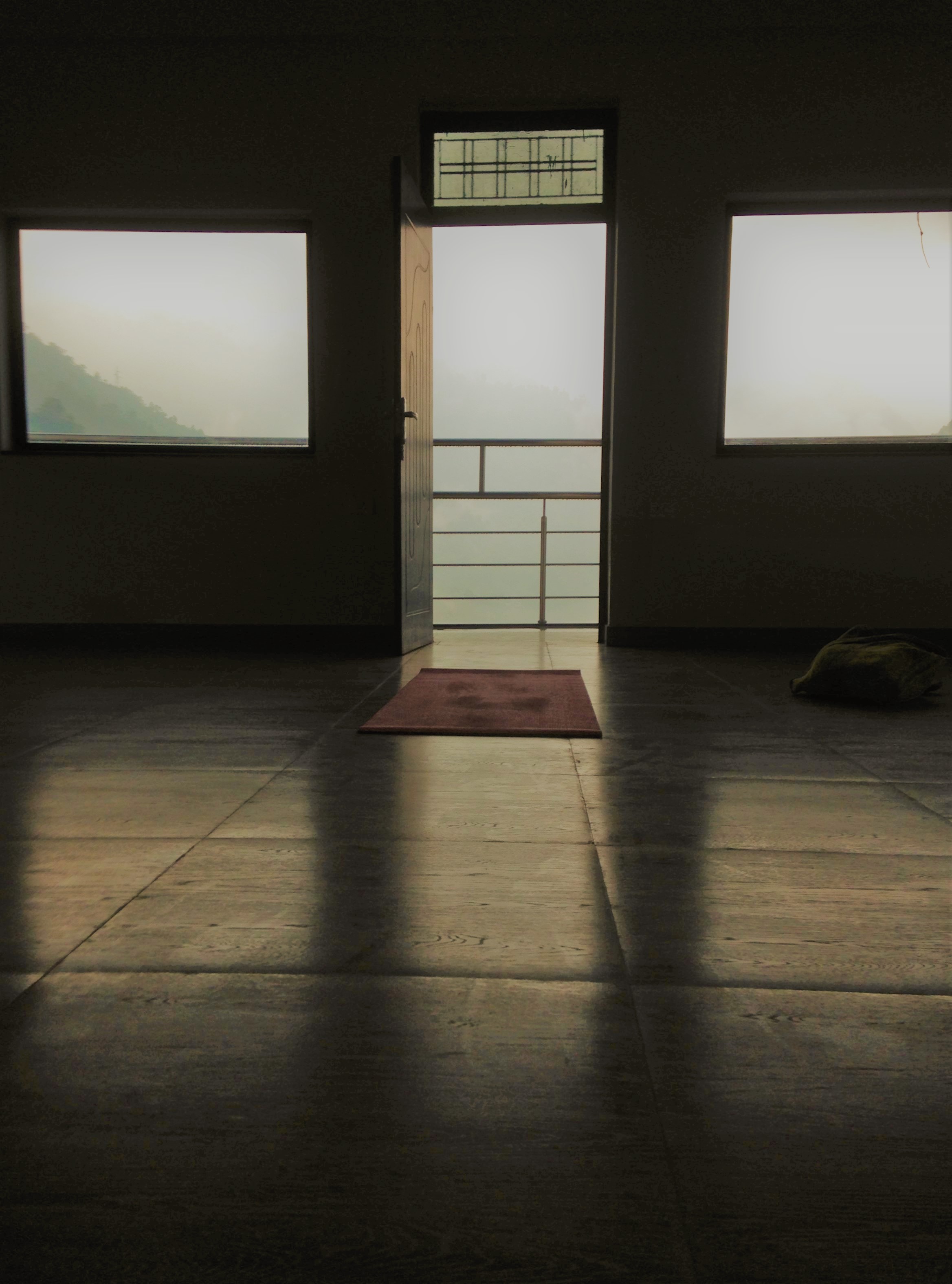 Lys i yogarum og indre tempel